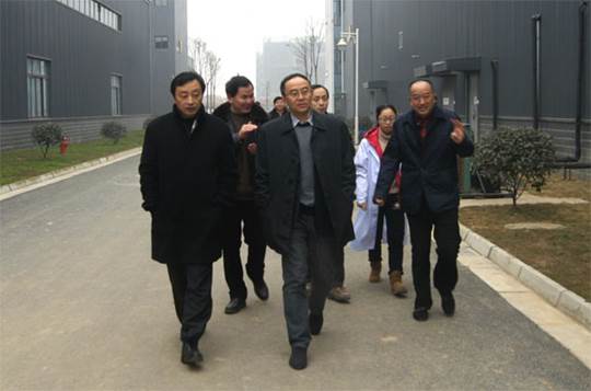 說(shuō)明: E:\畜科\會(huì )議報道\20150122省科技廳副廳長(cháng)韓忠成赴飼料產(chǎn)研院考察調研\news-1.jpg